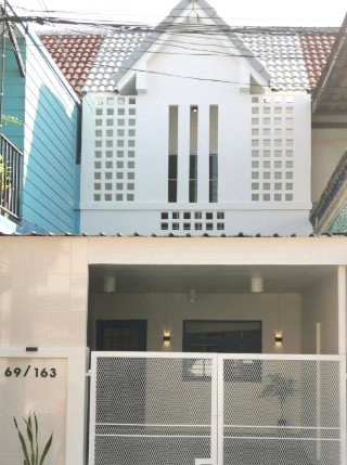 ขายทาวน์โฮม 2 ชั้น หมู่บ้านธนารมณ์ สายไหม หทัยราษฎร์ รีโนเวทพร้อมอยู่