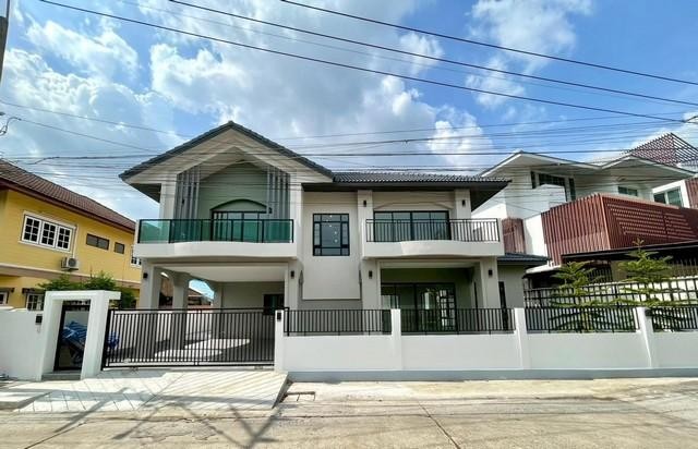 ขายบ้านเดี่ยว 2 ชั้น รีโนเวทใหม่ทั้งหลัง หมู่บ้านปรีชาล้ำเพชร รามคำแหง76 ใกล้รถไฟฟ้าสายสีส้ม 