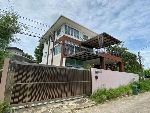 ให้เช่าบ้านเดี่ยว 3 ชั้น 100 ตรว. ย่านลาดปลาเค้า เลียบด่วน ใกล้มหาวิทยาลัยเกษตร