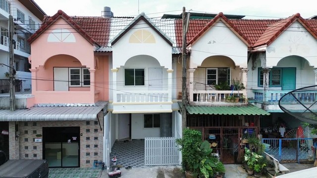 ทาวเฮ้าส์ 2 ชั้น รีโนเวทใหม่ 14.2 ตรว. ซอยข้างบุญถาวร พัทยากลาง สุขุมวิท36